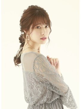 ララルーモ スタジオ(LaLarOomo STUDIO) 【JR新宿東口3分西武新宿駅直結】ポニーテール編み下ろし