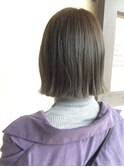切りっぱなしボブ×オリーブベージュ