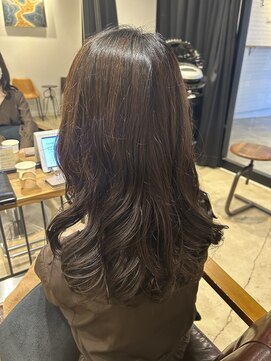 トーン 上大岡(tone.) コテ巻き風デジタルパーマ【岩木菜々】