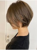 大人ショートカットウェットヘアオリーブベージュデザインカラー