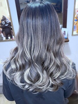 ブレイズヘアー(BLAZEhair) ホワイトシルバー×コントラストバレイヤージュ×ブリーチ２回