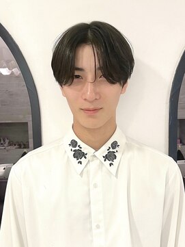 リタ(Lita) 毛流れセンターパートマッシュ