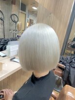 ゴリラビスケッツ(GORILLA BISCUITS)&nbsp;ホワイトボブ/ケアブリーチ/ダブルカラー/切りっぱなしボブ