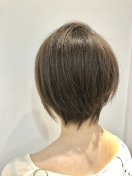 コム(com by neolive) 大人ショートボブ