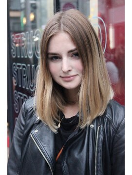 ジジバイワースホワイル(jiji by WORTH WHILE) エマワトソン　風　前下がりボブ