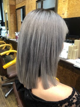 ユートピア(U topia) ホワイトシルバーカラー