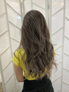 ツムグ 代官山店(TUMUGU) 30代40代50代大人かわいいヘア美髪のススメホワイトグレージュ