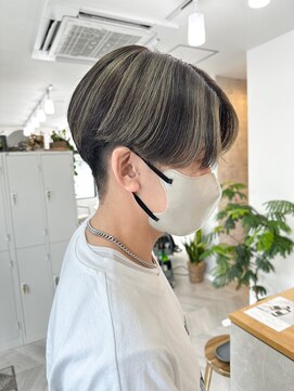 エマノア(EMANOA) メンズカット 王道センターパート ハイライトスタイル 津田沼駅