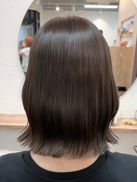 シア 春日部店(SHEER) アッシュベージュ×切りっぱなしボブ