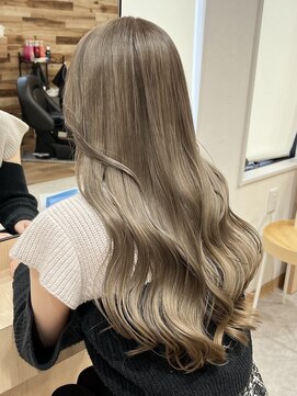 カラースタンド(COLOR STAND) ヘーゼルベージュ佐賀カラーハイトーングレージュレイヤーボブ