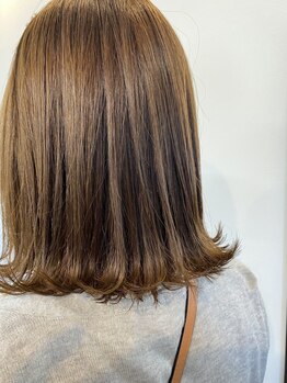 美容室4月3日の写真/一人のスタイリストが丁寧に担当する美容室4月3日。リラックスした雰囲気であなたの美しさを引き出します！