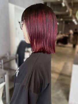イトシテ デザインブリーチ×ピンクレッド×切りっぱなしボブ【鎌田隆雅】