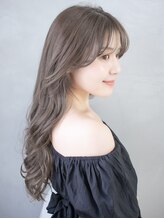 多種多様なハイライトは、構成と太さによって印象が大きく変わります[新宿/新宿駅]