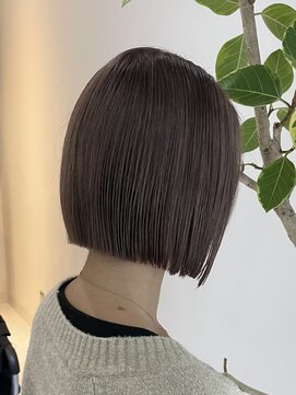 ヨロ 上野(YOLO) ハイライトカラーミルクティーベージュケアブリーチボブ