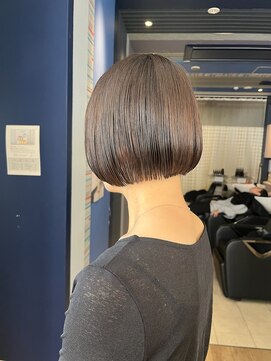 コワファースト 大分(COIFF1RST) アッシュカラーのミニボブ