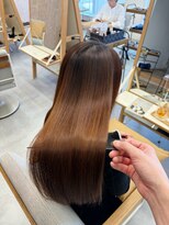 ブローチェラウカ(Broche lauka) 髪質改善と縮毛矯正で叶う、美髪を維持する大人の艶ロング