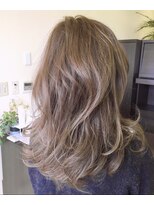 ワンラブ(ONELOVE)&nbsp;透明感のあるハイトーングレージュ