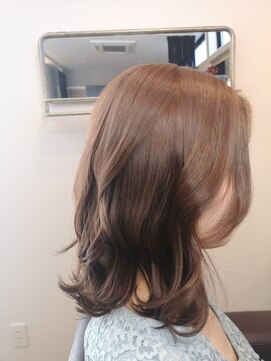 ヘアーアンドビューティ カリテス(Hair & Beauty Charites) 切りっぱなし大人ボブ