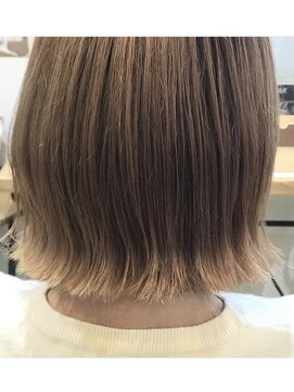 エン(enn) 【enn】切りっぱなしボブ×外ハネ