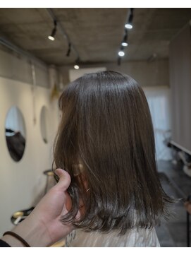 ニード(need) 質感グレージュ