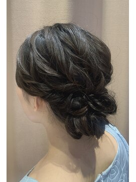 アンチェ(Anche) シニヨン