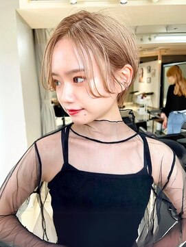 ヴェイン 渋谷(vain) ハイトーン ミルクティーベージュ 前髪なし 丸みショート