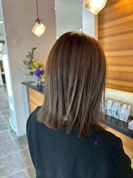 ビーグレイス パティオ ミディアムボブ×30代大人っぽベージュ