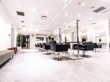 バンプ ギンザ(BUMP GINZA)の雰囲気（白を基調とした明るい店内でゆったりとお過ごしください[銀座]）