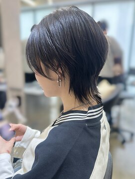 ロイ(Roi) ショートウルフ/簡単スタイリング/ショートヘア/黒髪