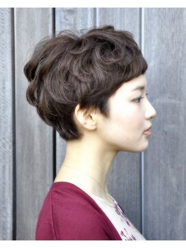 ヘアーサロン サボイア ウィズ ドッグ(SAVOIA with DOG) ゆるふわくせ毛風黒髪ショート.