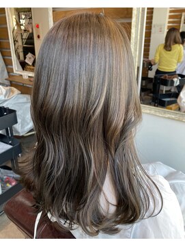 ルー(loup) アッシュベージュ