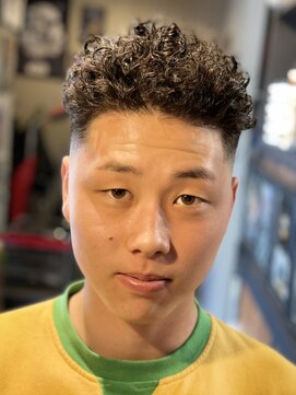 バーバー スタジオ ラフテル(Barber Studio RAFTEL) ショートアフロ