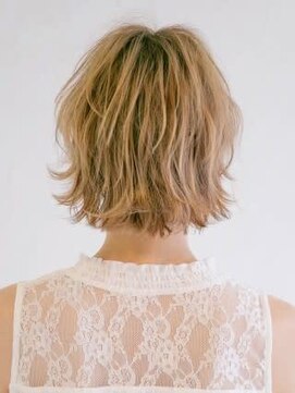 アース 三軒茶屋店(HAIR&MAKE EARTH) ゆるはね無造作ショートボブ_三軒茶屋_小顔_ブロンド_外ハネ