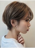 顔周りレイヤーカットグレージュカラーくびれボブショートカット