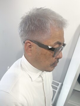 リグ 横浜(Lig.) ホワイトブロンドホワイトシルバーブリーチダブルカラー/横浜駅