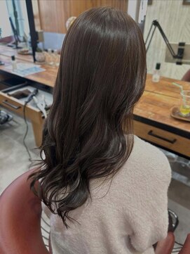 ダークベージュ