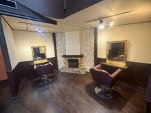 アンティーク 美術館前(antique)の雰囲気（アンティーク調セット面#髪質改善#縮毛矯正#酸熱トリートメント）