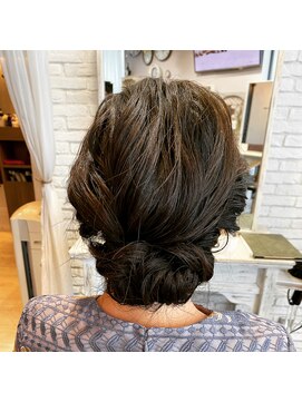 エス ヘアメイク スペース(es hair make space) ねじりルーズシニヨン