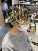 波巻きスパイラルパーマメンズハイライトバレイヤージュ