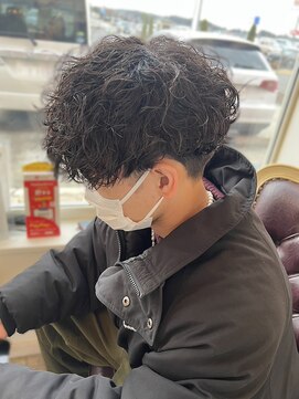 エルベ  茨大前店(elve) メンズ×ミディアム×スパイラルパーマ