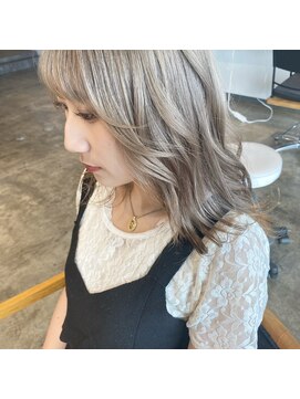 ニュート(Neut ) ホワイトベージュ