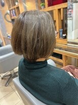 スタジオ アルファプラス 日暮里店(studio α+)&nbsp;ステップボーンカットカットボブショートハイライト白髪ぼかし