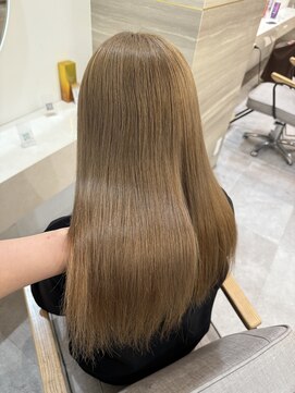 ラビス クローバー(Lovis clover) ホワイトブロンド/外ハネボブ/ワイドバング/ブルーブラック