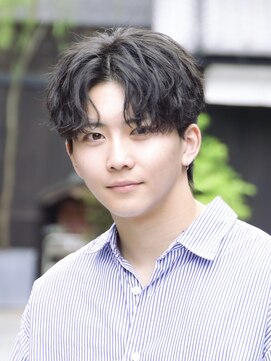 ゴート(GOATO) 無造作センターパート　シャドウパーマ　コンマバング　鹿児島