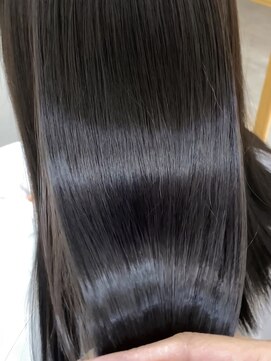 美容師 久保浦 濃厚濃密トリートメントで艶髪に