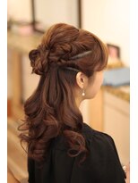 レアリス ヘアーデザイン(REALIS hair design) 花でまとめるロープ編み