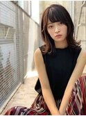 ボブカーキグレージュ大人かわいいフェザーバングマッシュ