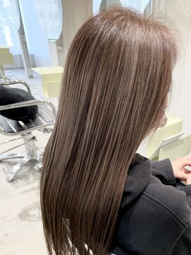 ストレータ バイ マリオ(Strata by mario) <宮本>くすみベージュハイライト