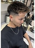 アップバング束間ツイストパーマ×テーパーフェード