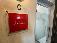 シルピー(shilpee)の雰囲気（赤いロゴが目印の入口です。）